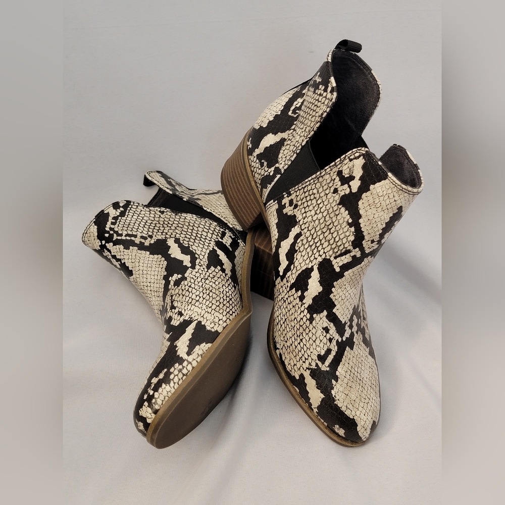Dr. Scholl's Teammate Snakeskin Ankle Booties Size 7M